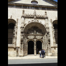 Das Portal der Kirche King José I in Praça do Comércio im manuelinischen Stil